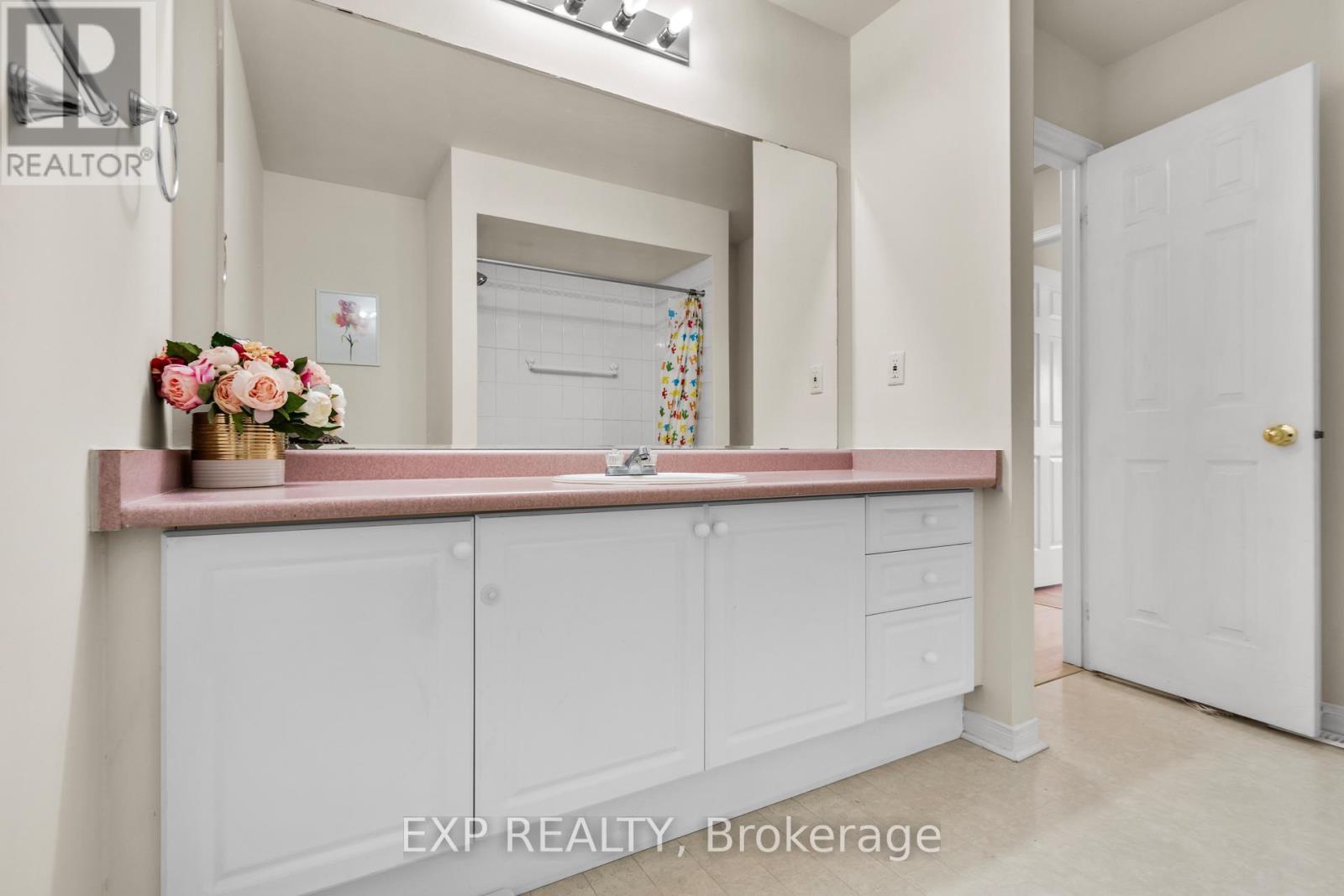 9039 Yonge Street, Richmond Hill, ON - Indoor Photo Showing Bathroom