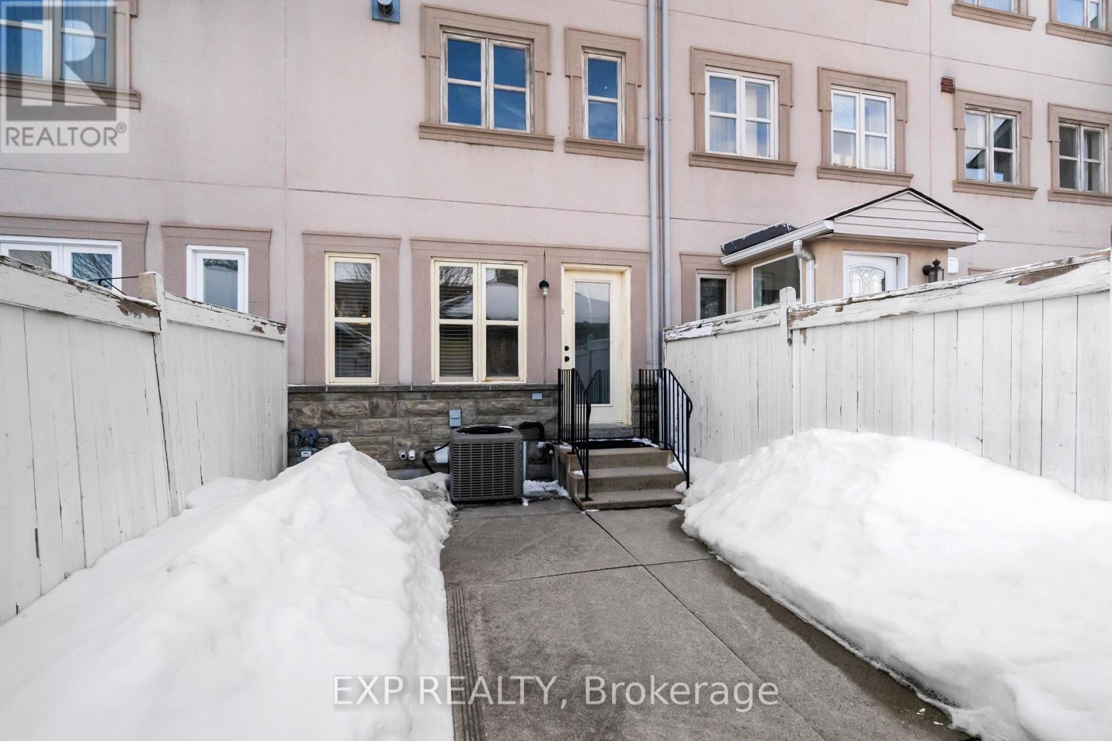 9039 Yonge Street, Richmond Hill, ON - Outdoor