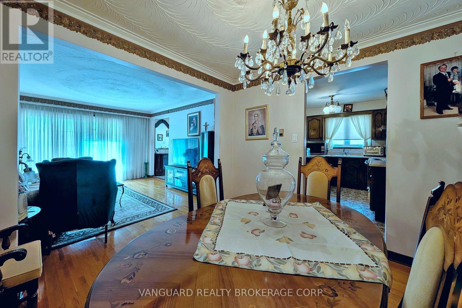 92 Skelton Boulevard, Brampton, ON - Indoor Photo Showing Dining Room