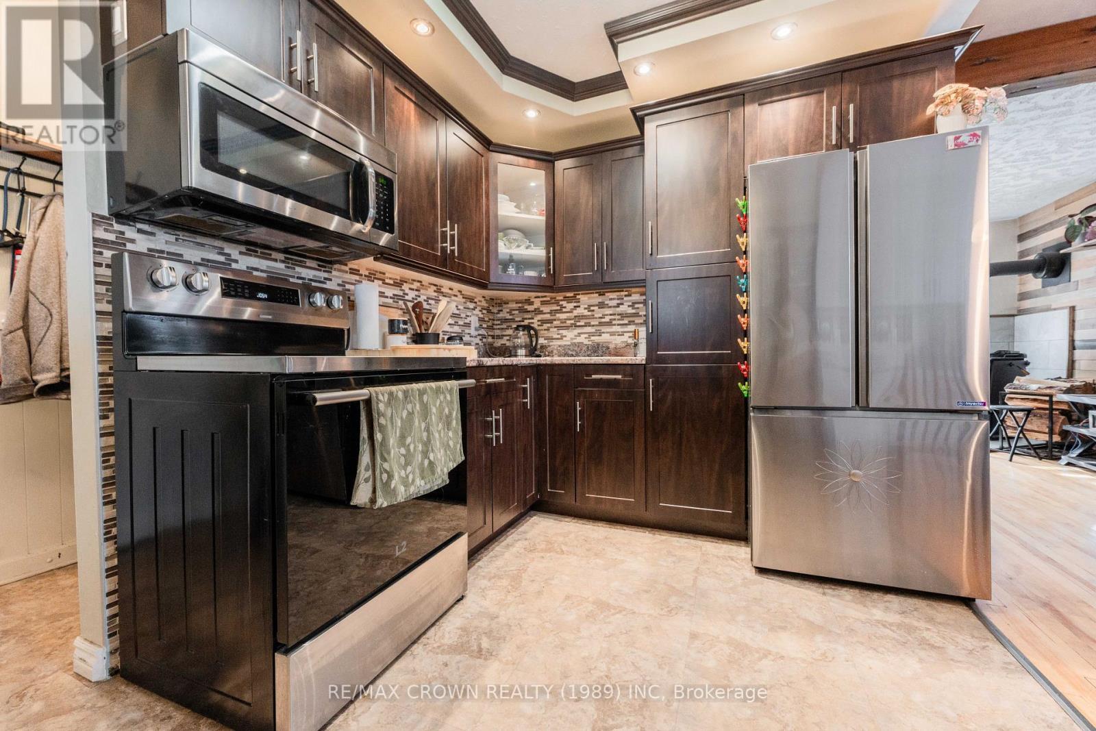 89 Devonshire Street, Kapuskasing, ON - Indoor Photo Showing Kitchen