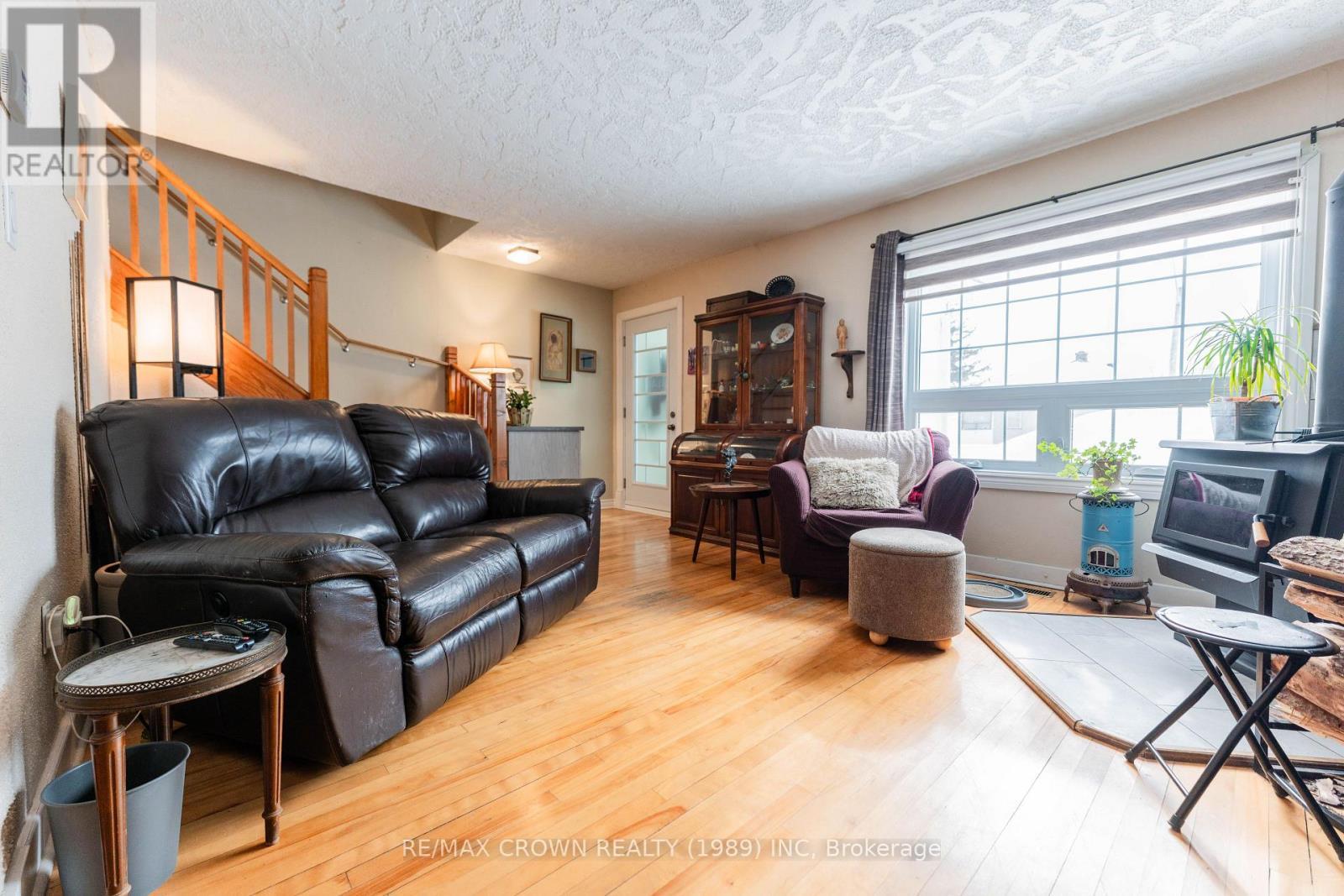 89 Devonshire Street, Kapuskasing, ON - Indoor Photo Showing Living Room
