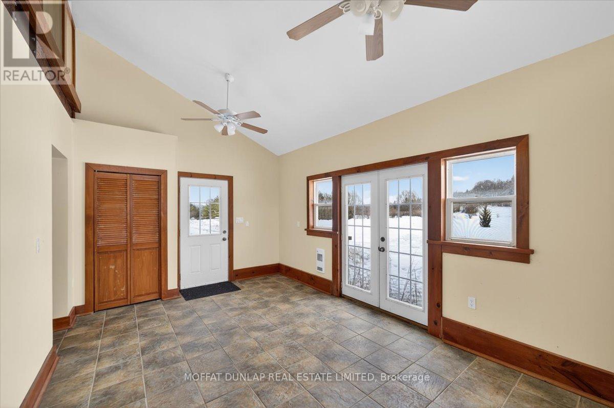 Heated Barn Living Area - 6952 Second Line, New Tecumseth, ON - Indoor Photo Showing Other Room