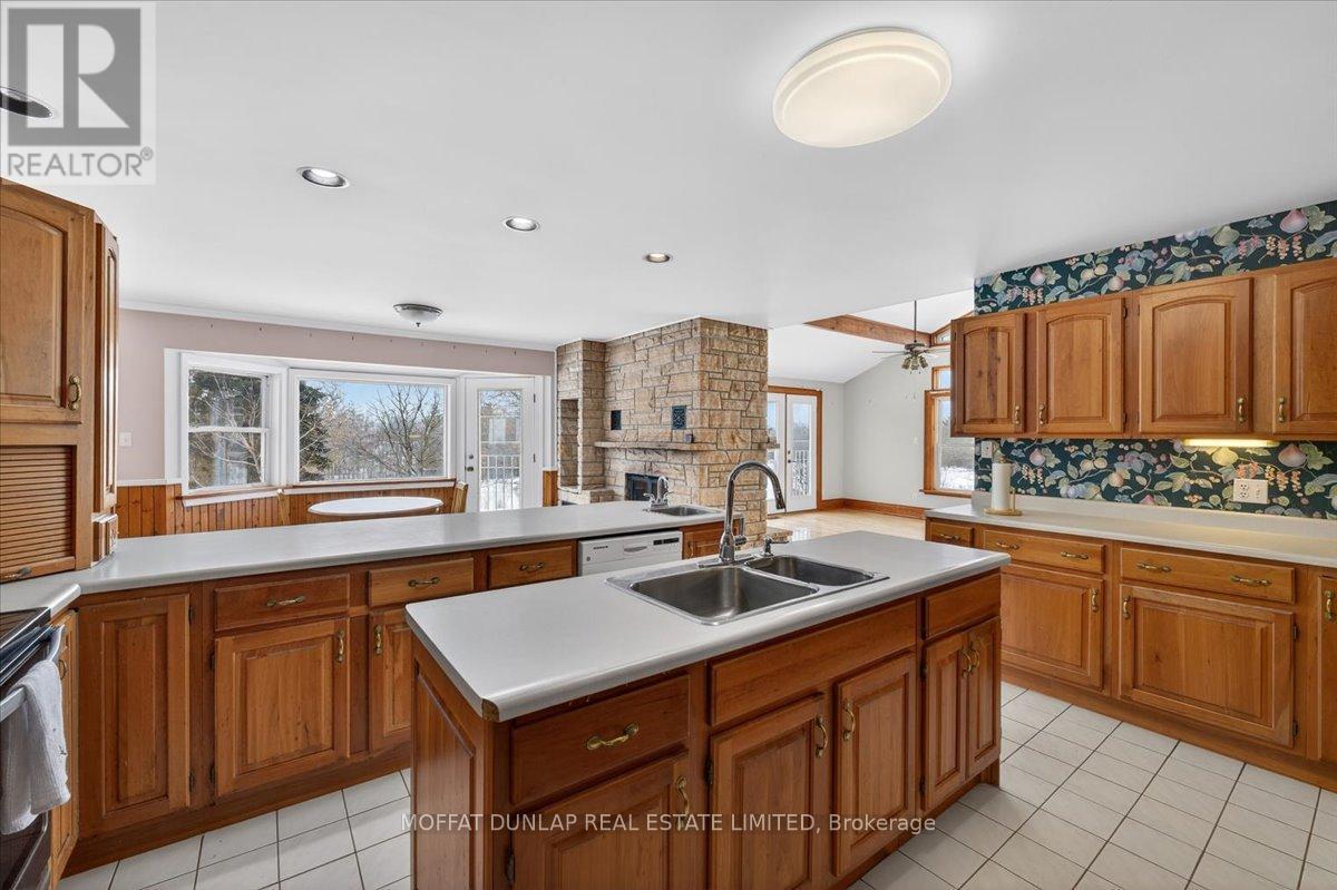 6952 Second Line, New Tecumseth, ON - Indoor Photo Showing Kitchen With Double Sink