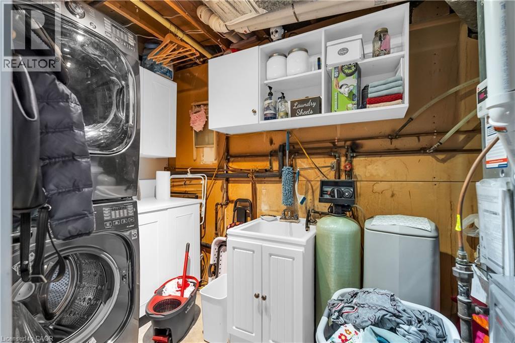 99 Lynden Circle, Georgetown, ON - Indoor Photo Showing Laundry Room