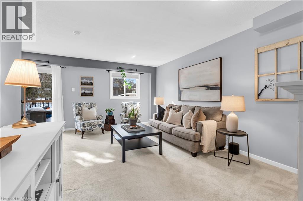 99 Lynden Circle, Georgetown, ON - Indoor Photo Showing Living Room