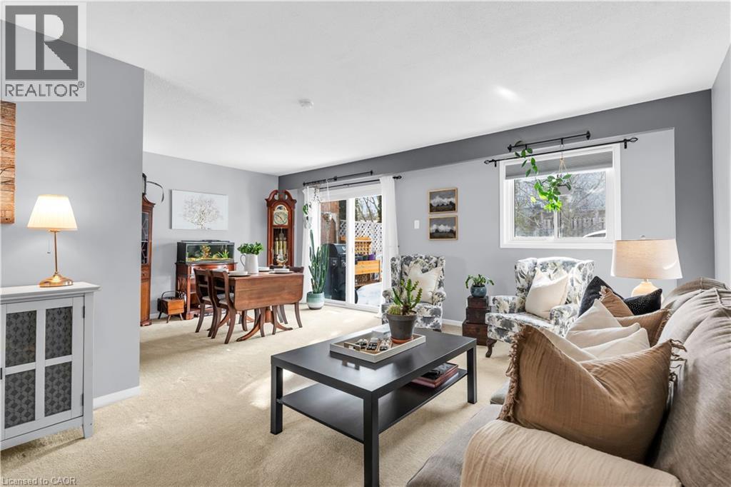 99 Lynden Circle, Georgetown, ON - Indoor Photo Showing Living Room