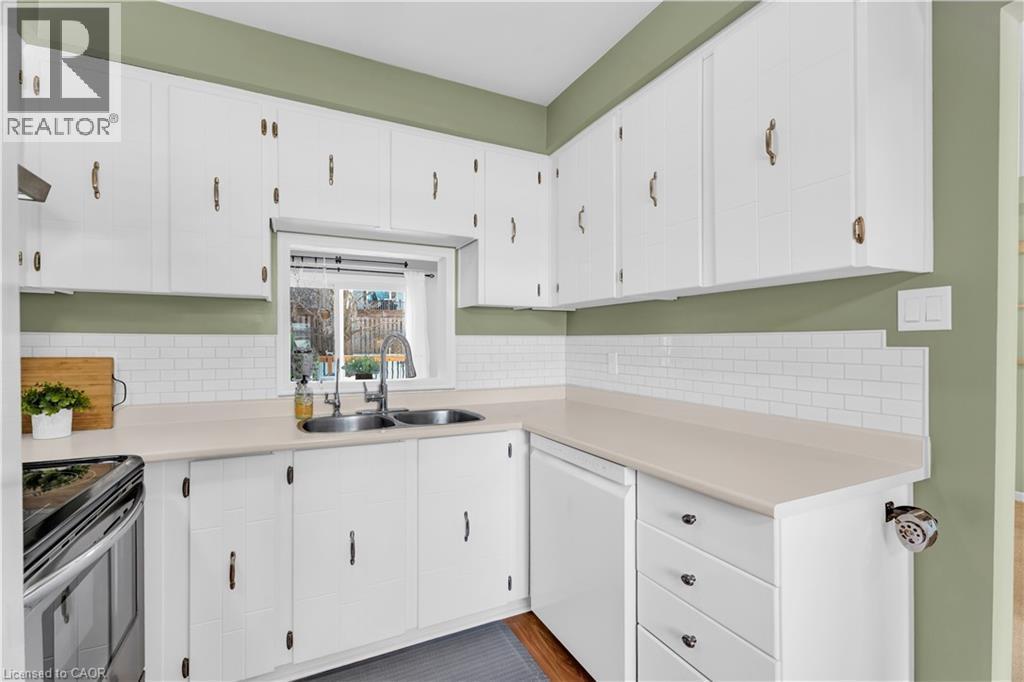 99 Lynden Circle, Georgetown, ON - Indoor Photo Showing Kitchen With Double Sink