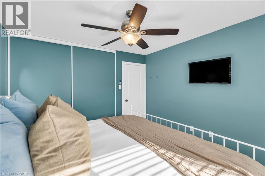 99 Lynden Circle, Georgetown, ON - Indoor Photo Showing Bedroom