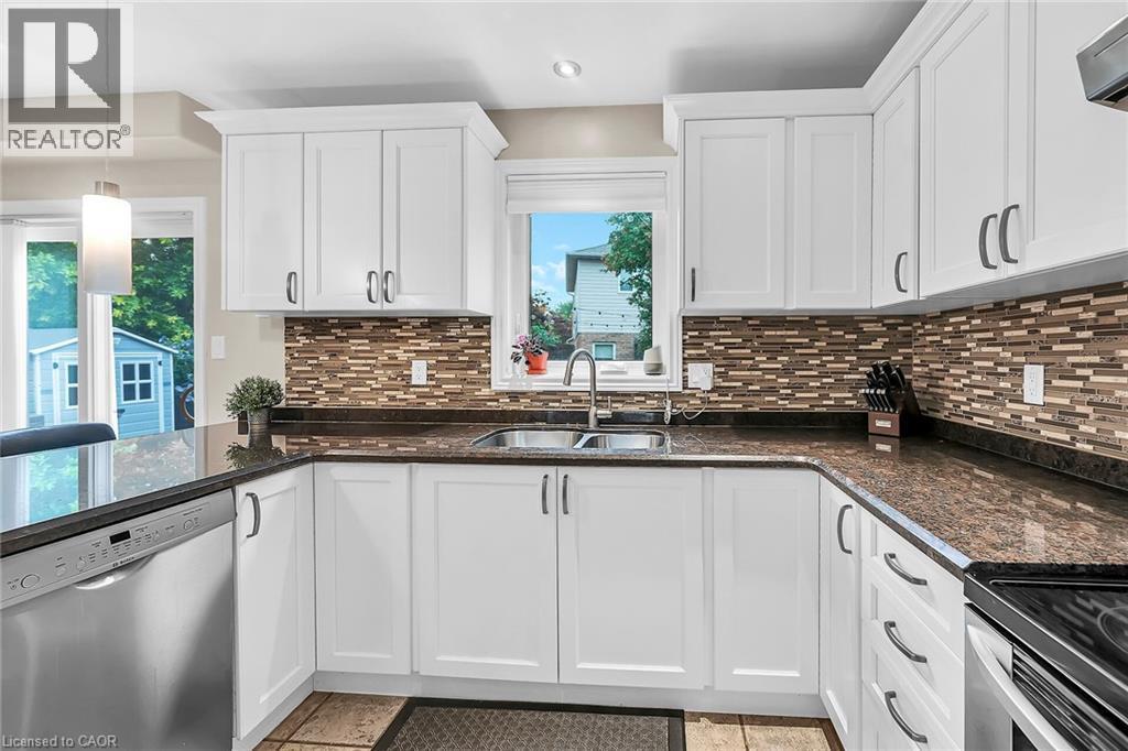 2371 Pathfinder Drive, Burlington, ON - Indoor Photo Showing Kitchen With Double Sink