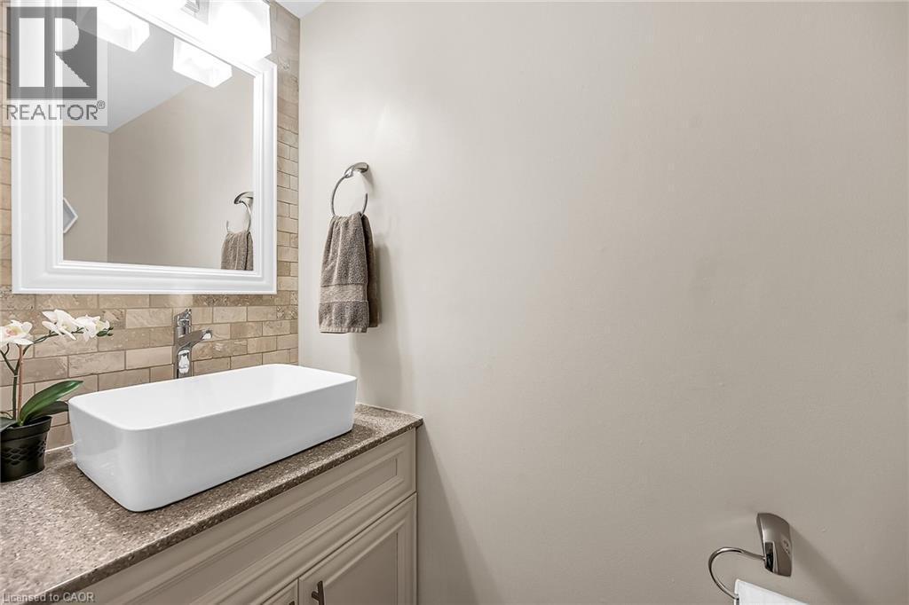 2371 Pathfinder Drive, Burlington, ON - Indoor Photo Showing Bathroom