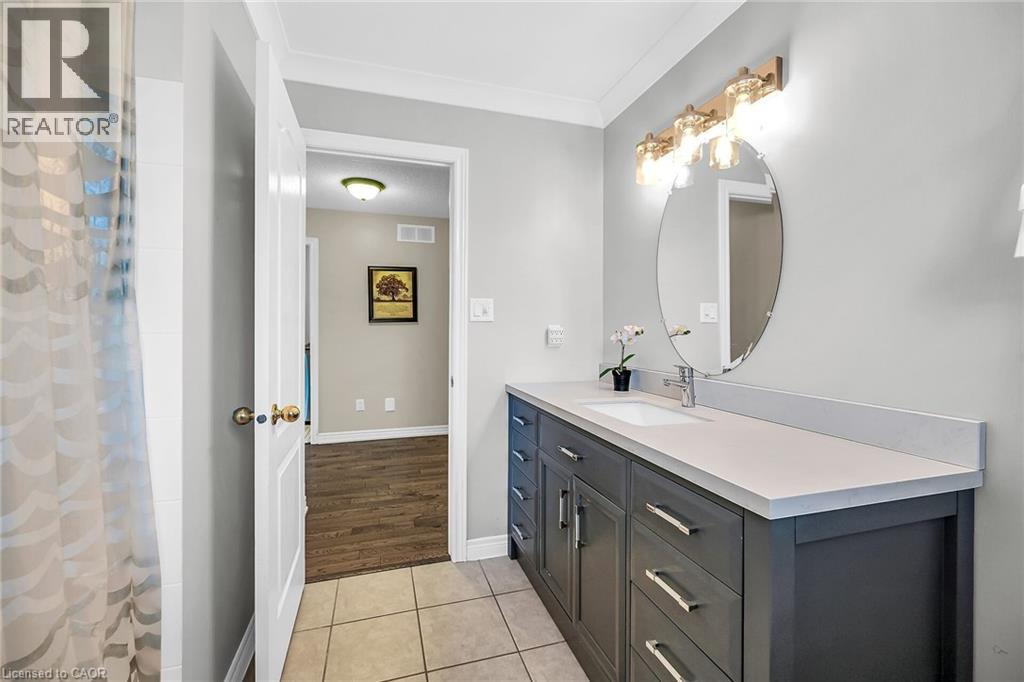 2371 Pathfinder Drive, Burlington, ON - Indoor Photo Showing Bathroom