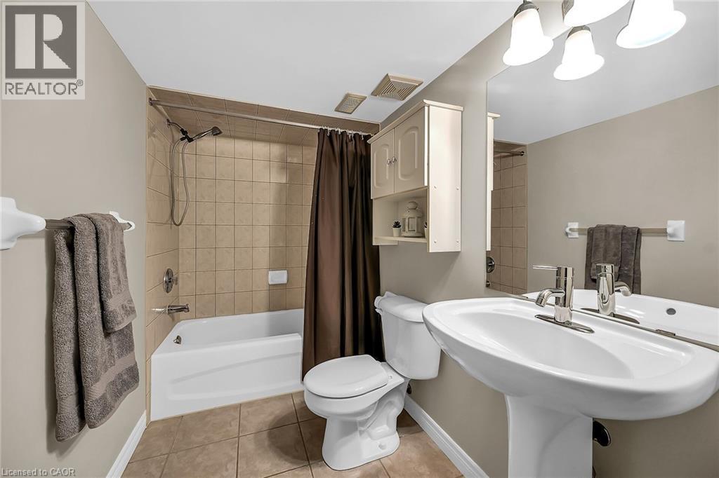 2371 Pathfinder Drive, Burlington, ON - Indoor Photo Showing Bathroom