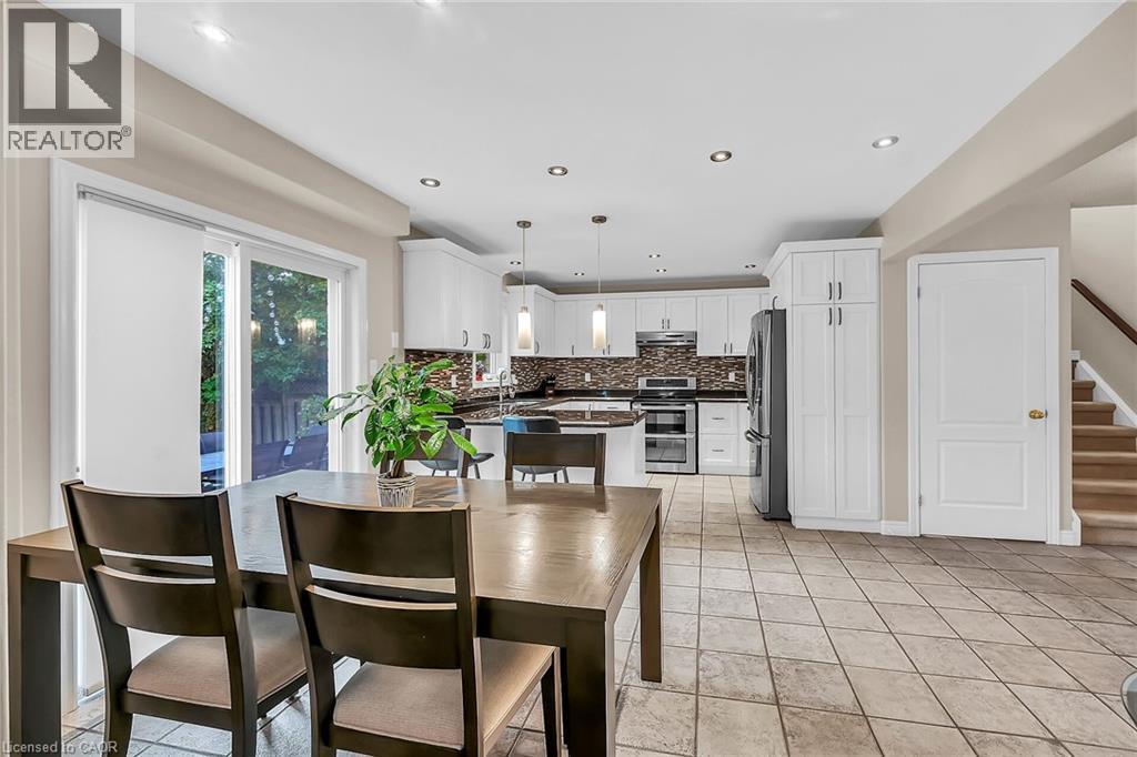 2371 Pathfinder Drive, Burlington, ON - Indoor Photo Showing Dining Room