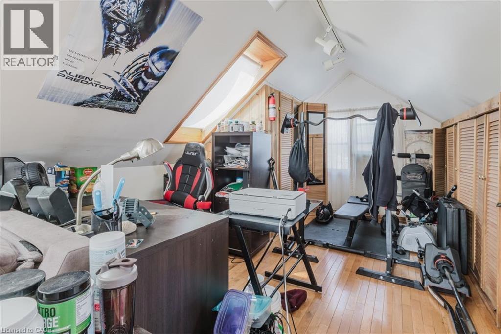 84 South Oval, Hamilton, ON - Indoor