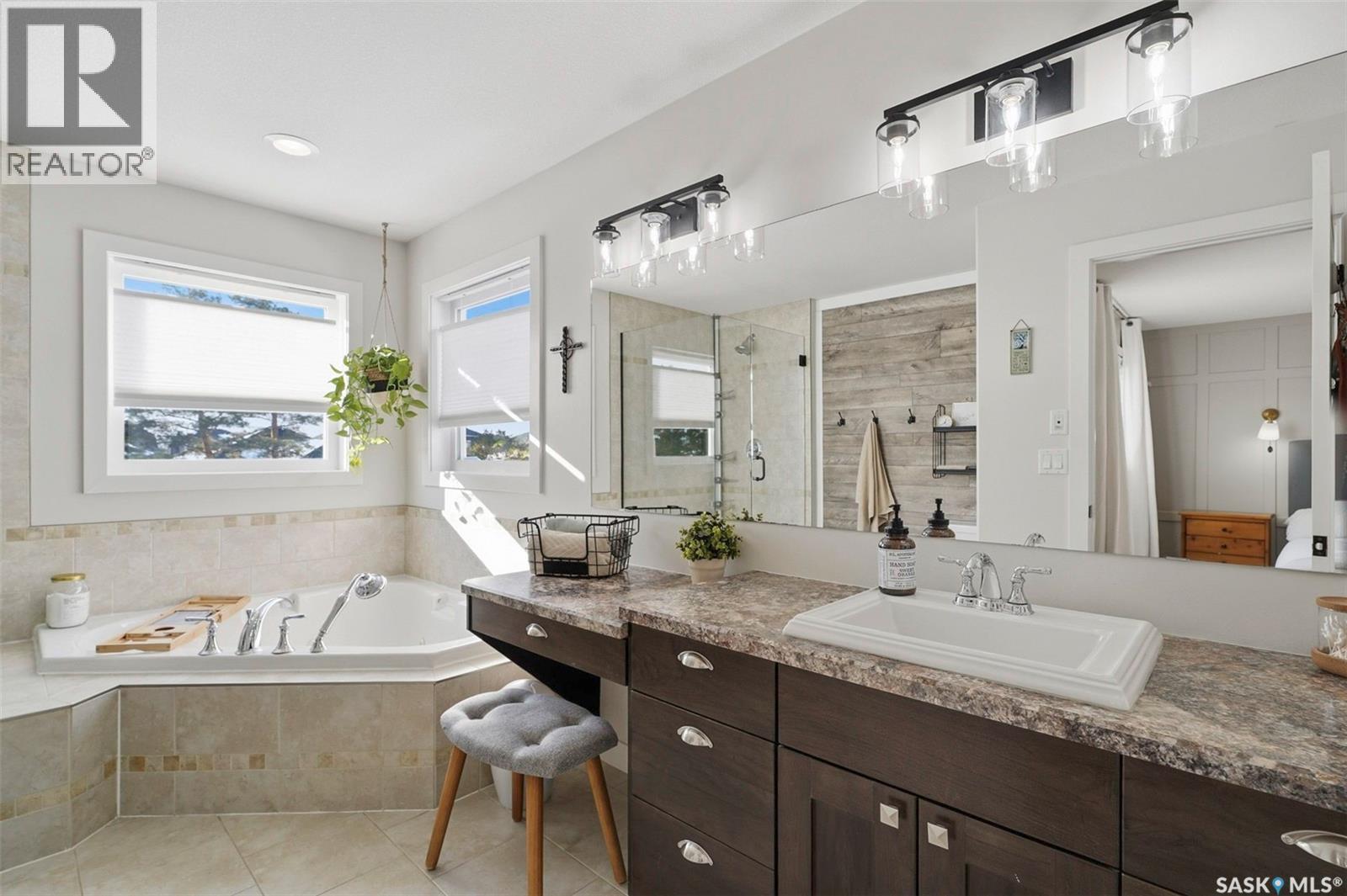 516 Atton Lane, Saskatoon, SK - Indoor Photo Showing Bathroom