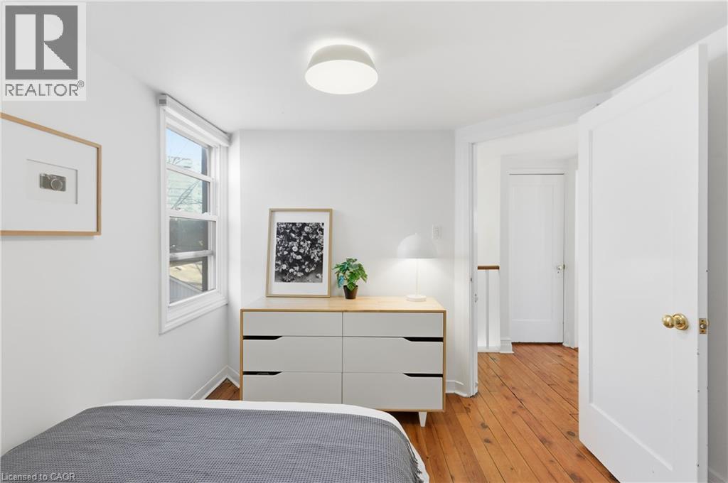 73 Arkell Street, Hamilton, ON - Indoor Photo Showing Bedroom