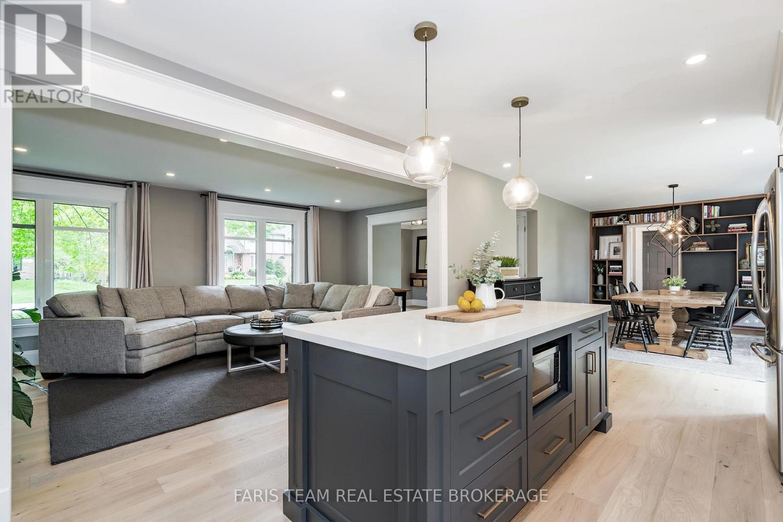 8 Malta Crescent, Springwater, ON - Indoor