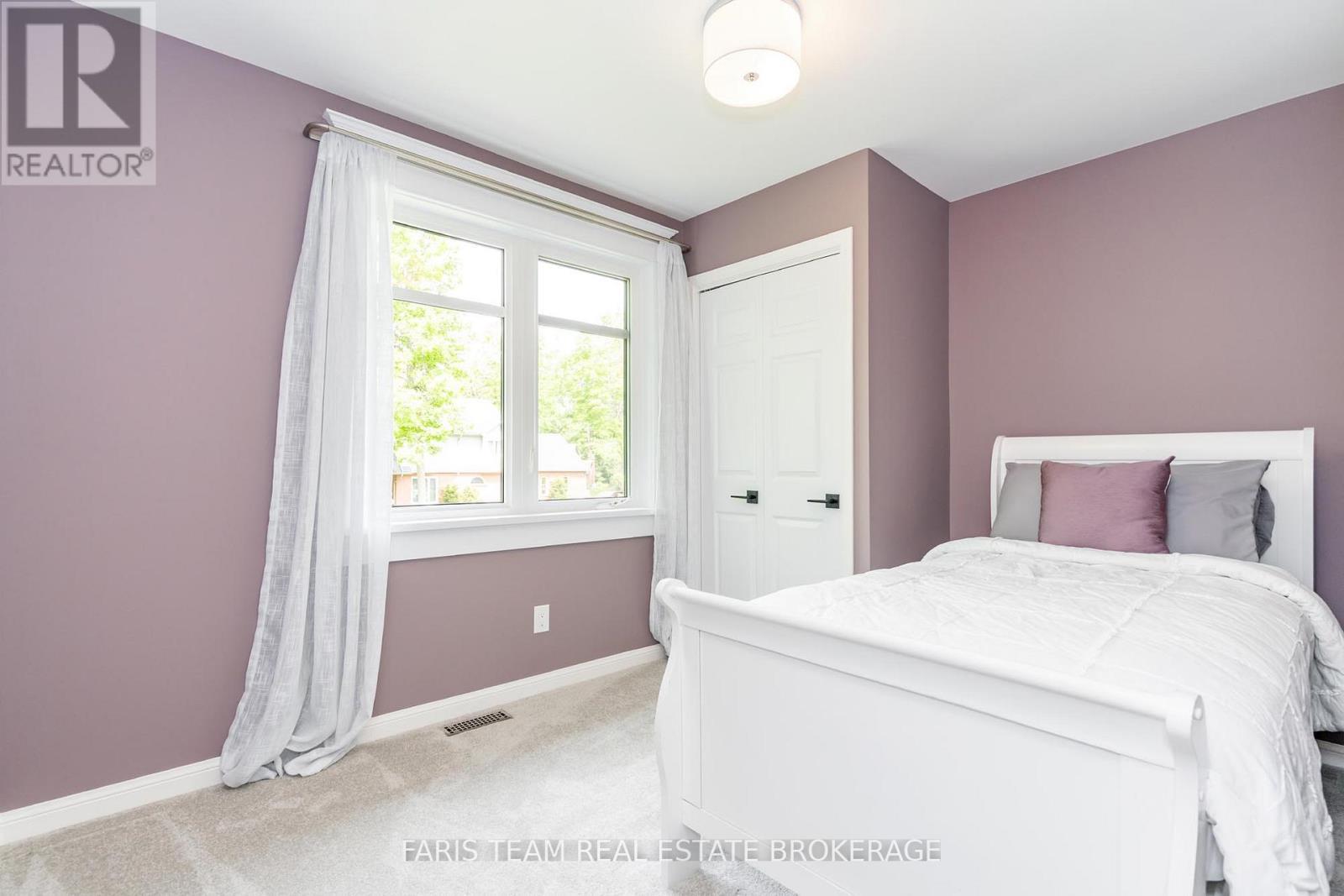 8 Malta Crescent, Springwater, ON - Indoor Photo Showing Bedroom