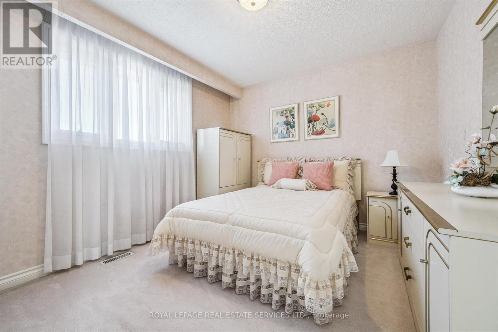 Bedroom 2 - 4085 Twine Crescent, Mississauga, ON - Indoor Photo Showing Bedroom