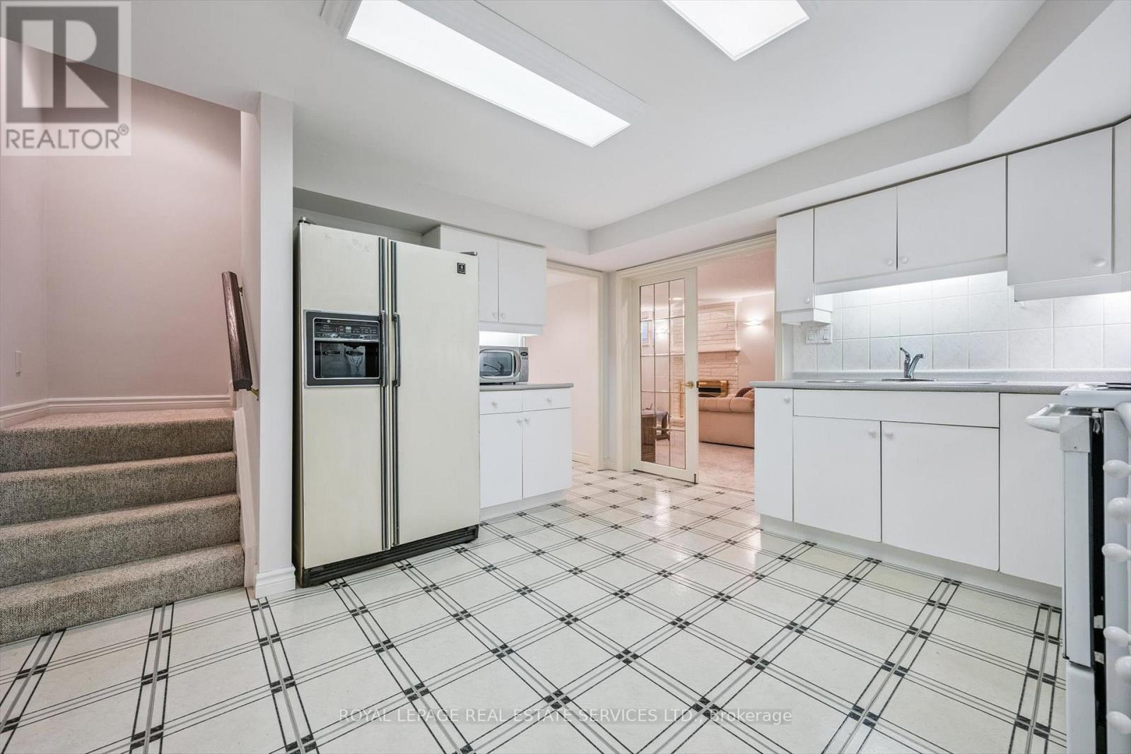 4085 Twine Crescent, Mississauga, ON - Indoor Photo Showing Kitchen
