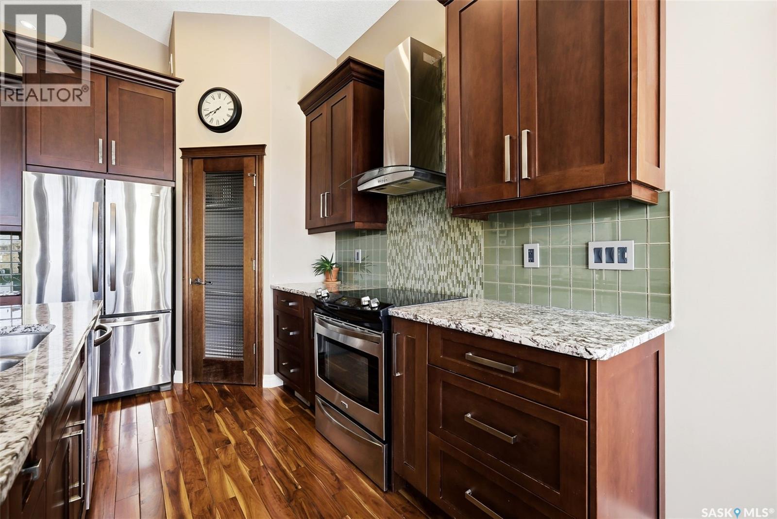 4522 Brass Crescent, Regina, SK - Indoor Photo Showing Kitchen With Stainless Steel Kitchen With Upgraded Kitchen