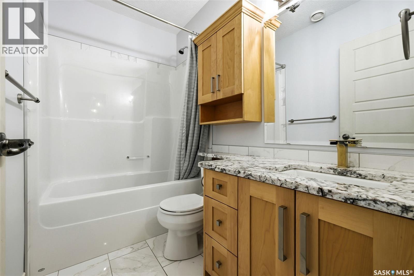 4522 Brass Crescent, Regina, SK - Indoor Photo Showing Bathroom