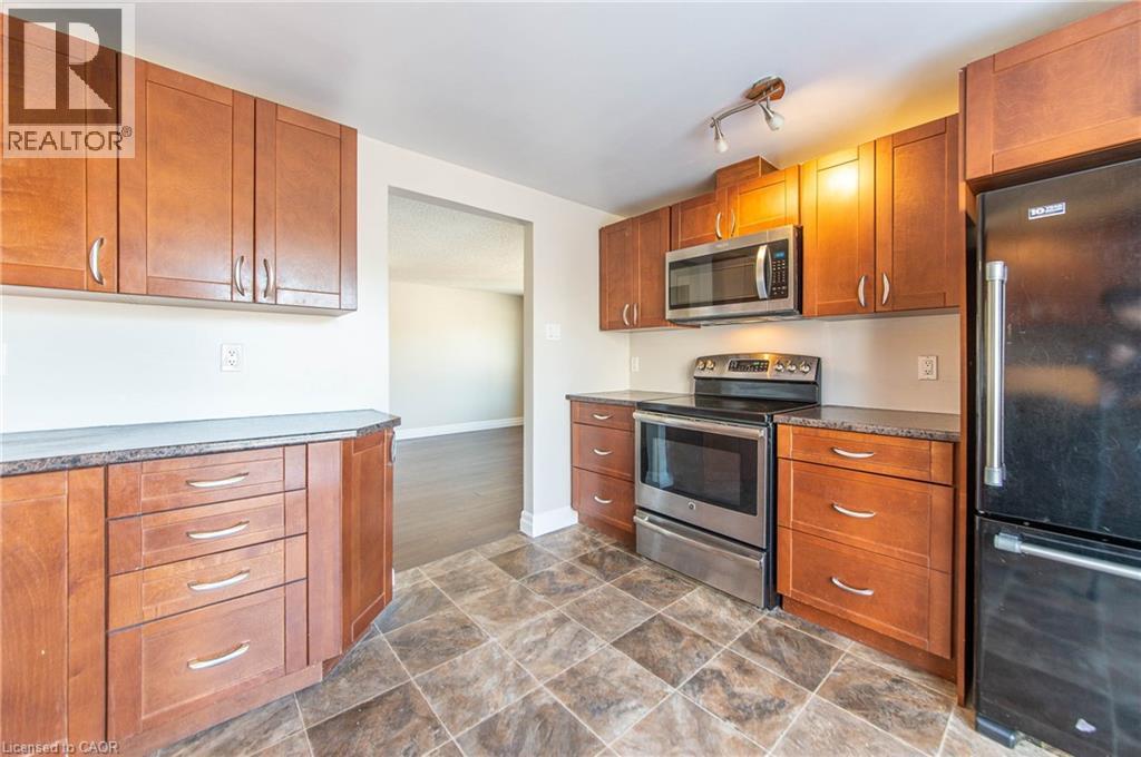 153 Sugar Maple Street, Kitchener, ON - Indoor Photo Showing Kitchen