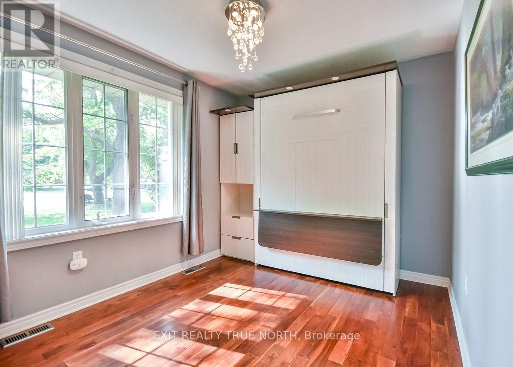 28 Nicholson Crescent, Springwater, ON - Indoor Photo Showing Other Room