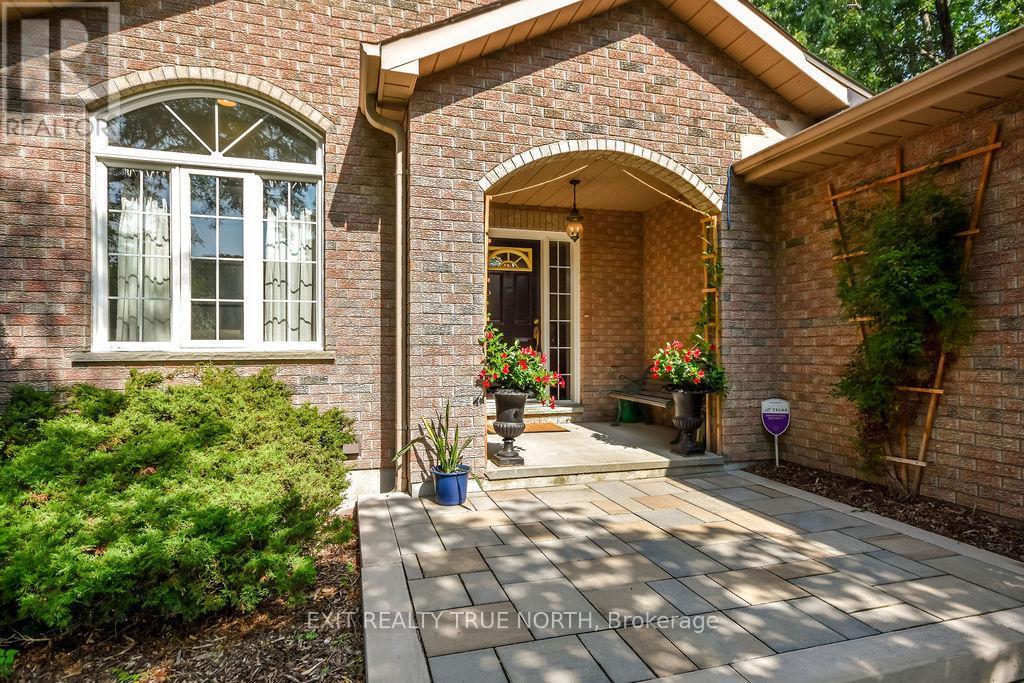28 Nicholson Crescent, Springwater, ON - Outdoor