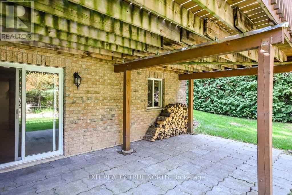 28 Nicholson Crescent, Springwater, ON - Outdoor