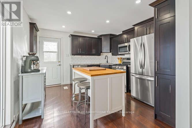 284 Ivon Avenue, Hamilton, ON - Indoor Photo Showing Kitchen