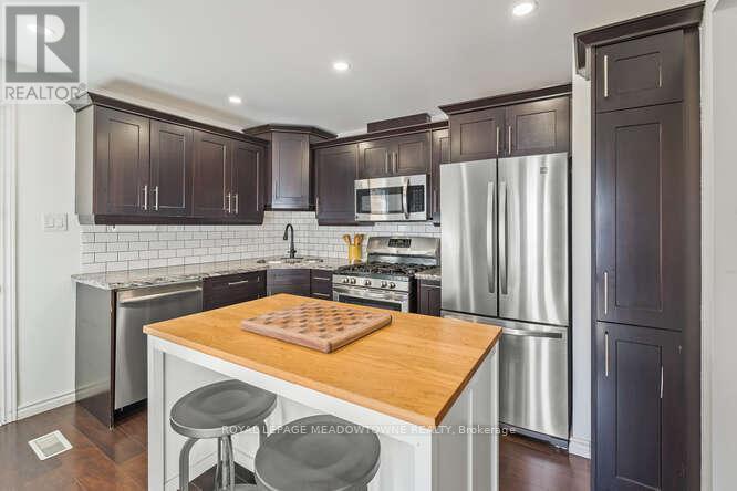284 Ivon Avenue, Hamilton, ON - Indoor Photo Showing Kitchen
