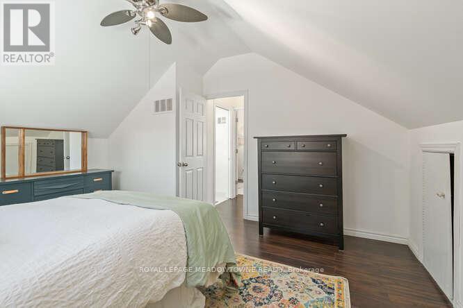 284 Ivon Avenue, Hamilton, ON - Indoor Photo Showing Bedroom