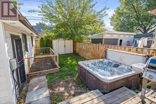 284 Ivon Avenue, Hamilton, ON - Outdoor With Deck Patio Veranda With Exterior