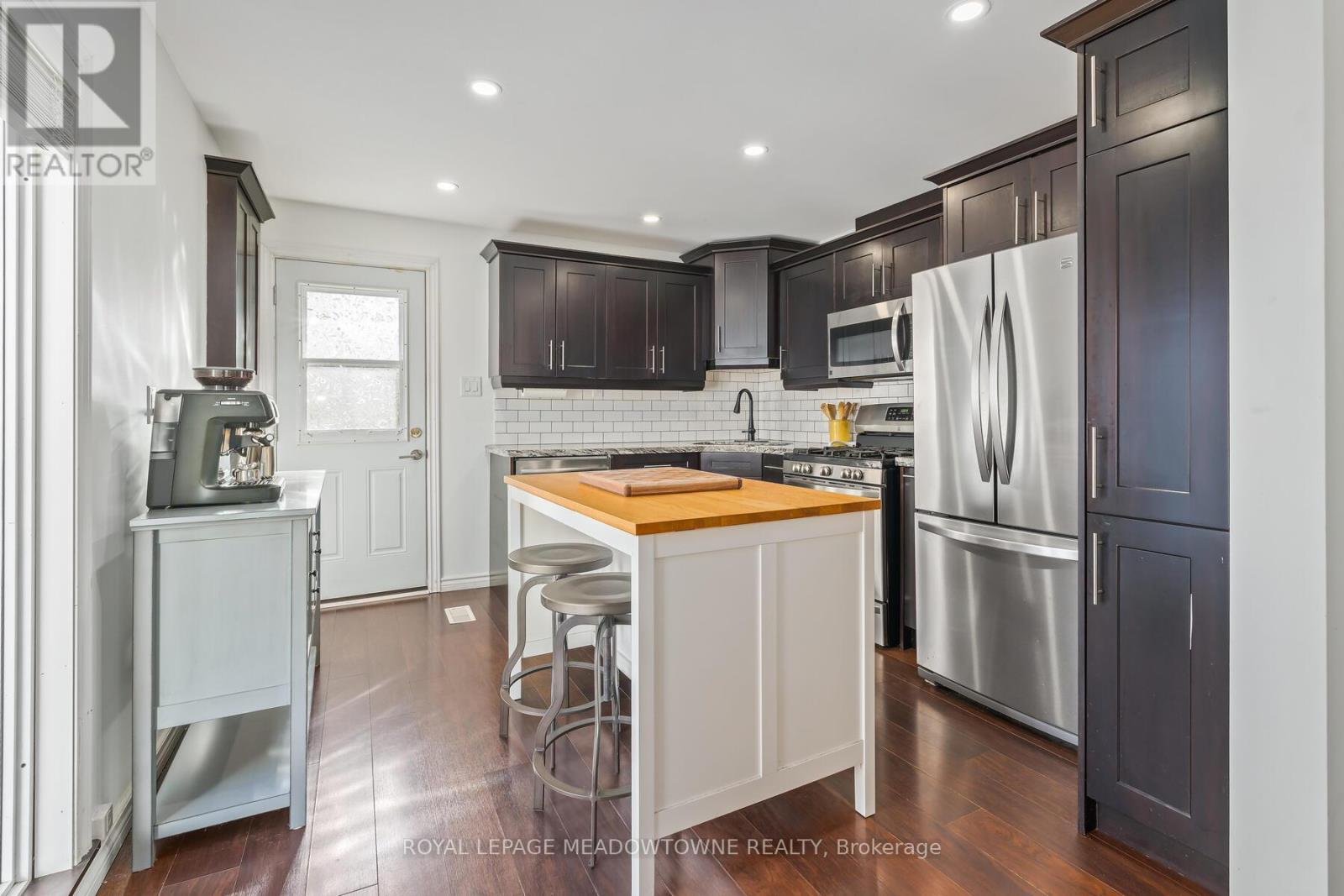 284 Ivon Avenue, Hamilton, ON - Indoor Photo Showing Kitchen