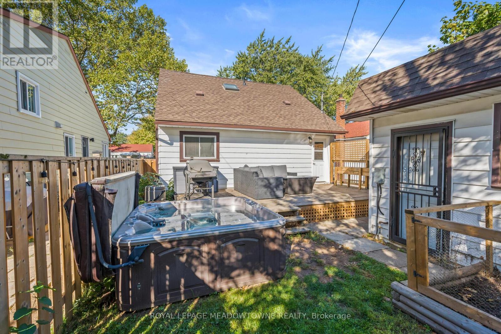 284 Ivon Avenue, Hamilton, ON - Outdoor With Deck Patio Veranda With Exterior