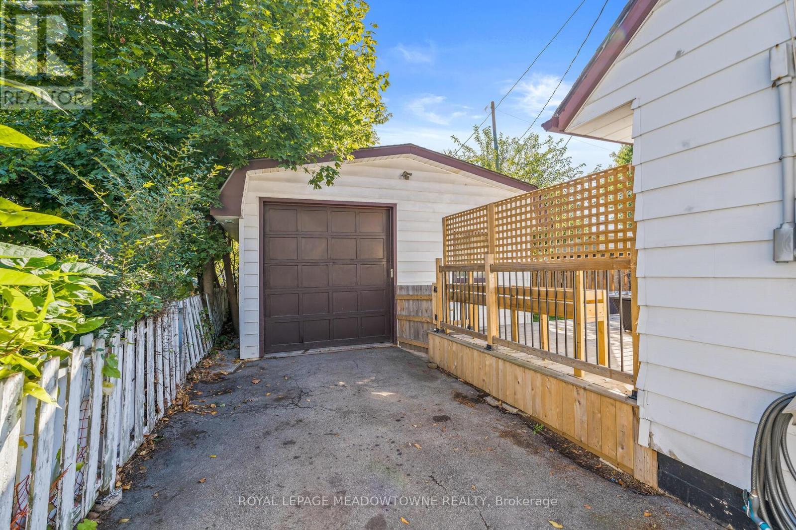 284 Ivon Avenue, Hamilton, ON - Outdoor With Exterior