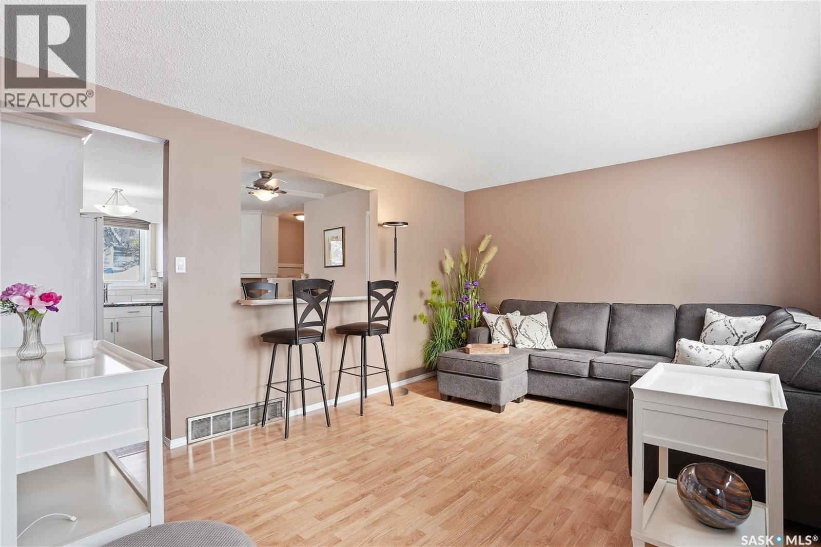 66 Confederation Crescent, Saskatoon, SK - Indoor Photo Showing Living Room