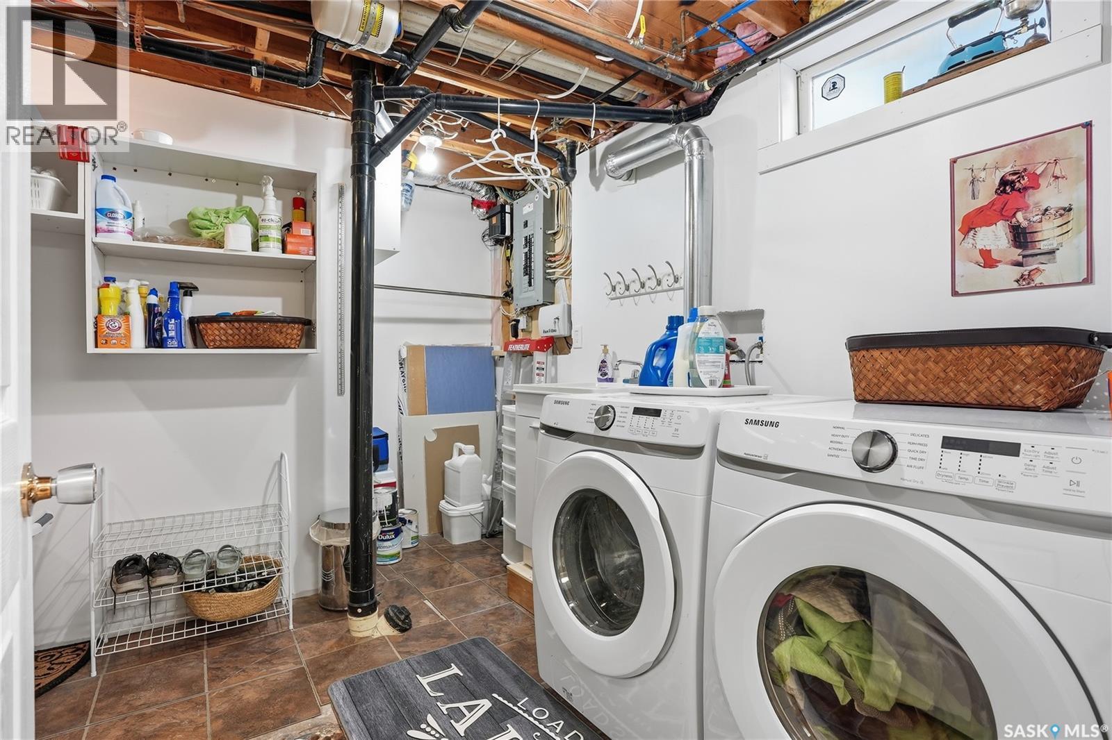 66 Confederation Crescent, Saskatoon, SK - Indoor Photo Showing Laundry Room