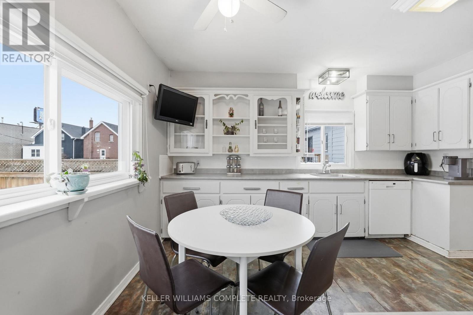 20 East 18Th Street, Hamilton, ON - Indoor Photo Showing Dining Room