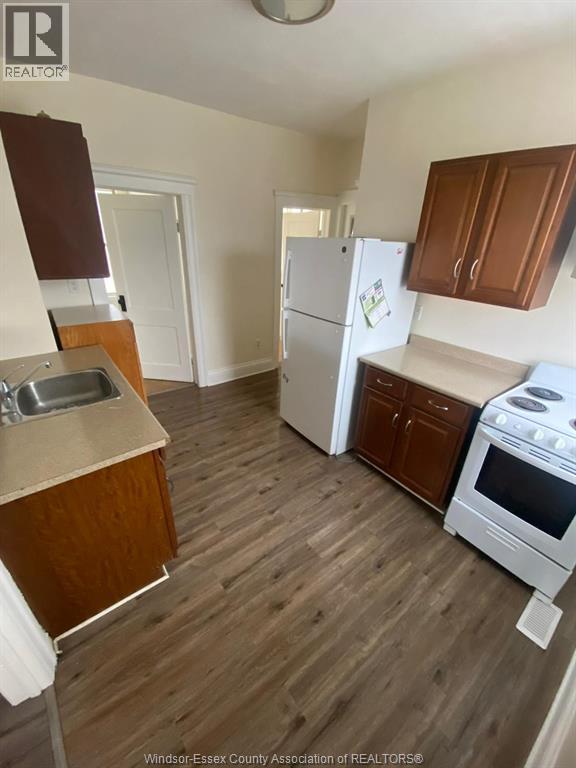 1231 Windsor, Windsor, ON - Indoor Photo Showing Kitchen With Double Sink