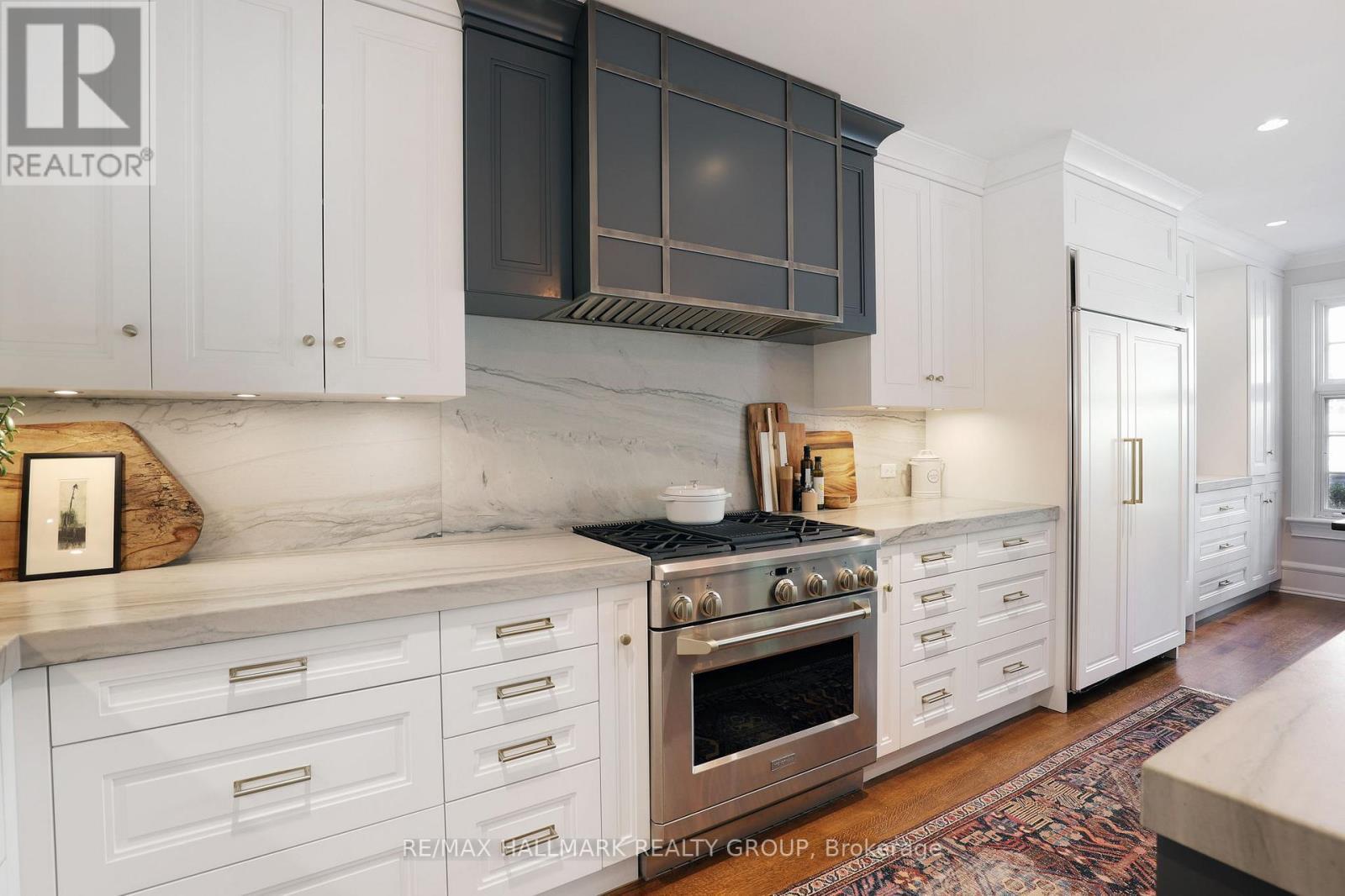 525 Piccadilly Avenue, Ottawa, ON - Indoor Photo Showing Kitchen With Upgraded Kitchen