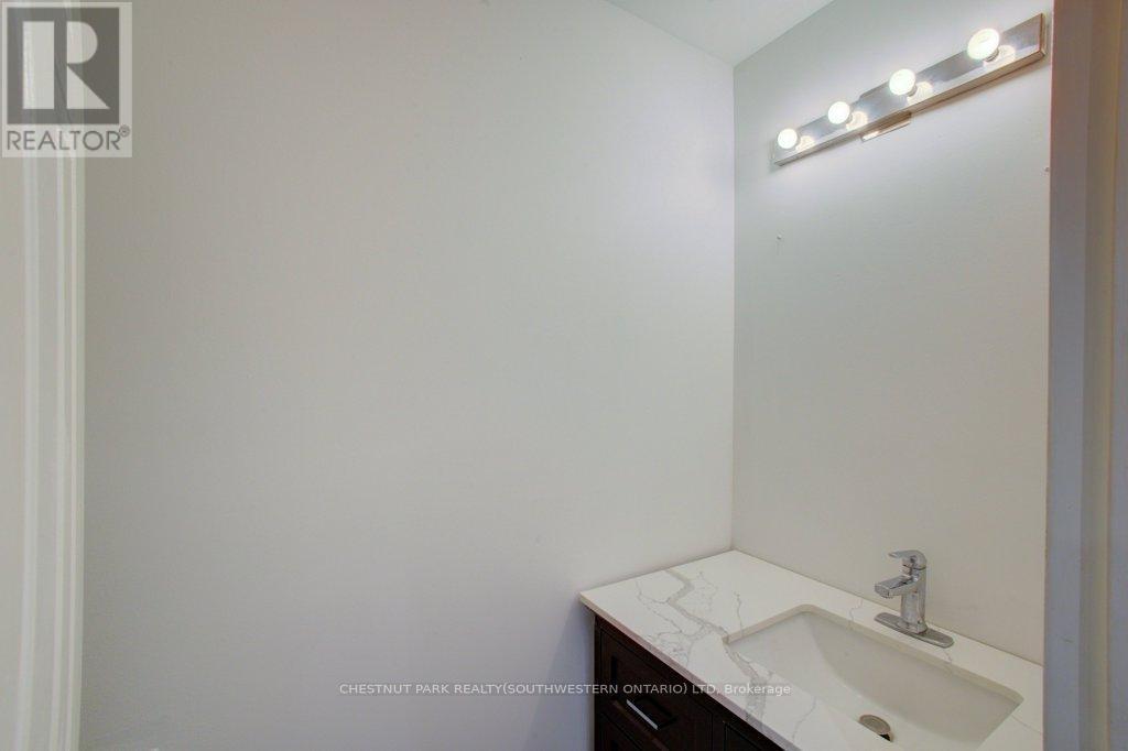 36 Fox Run, Barrie, ON - Indoor Photo Showing Bathroom