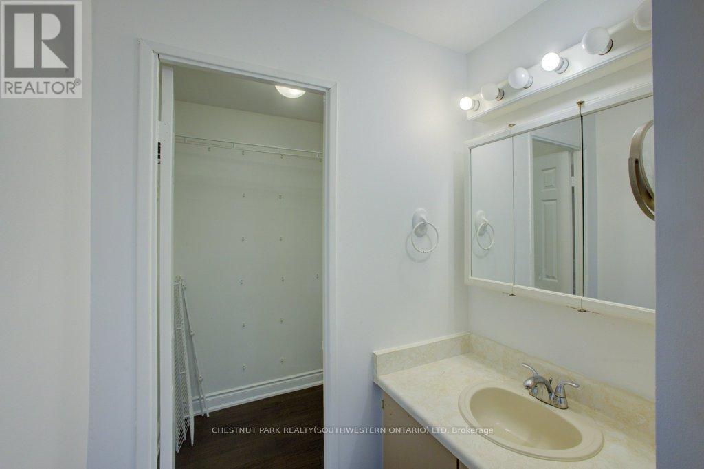36 Fox Run, Barrie, ON - Indoor Photo Showing Bathroom