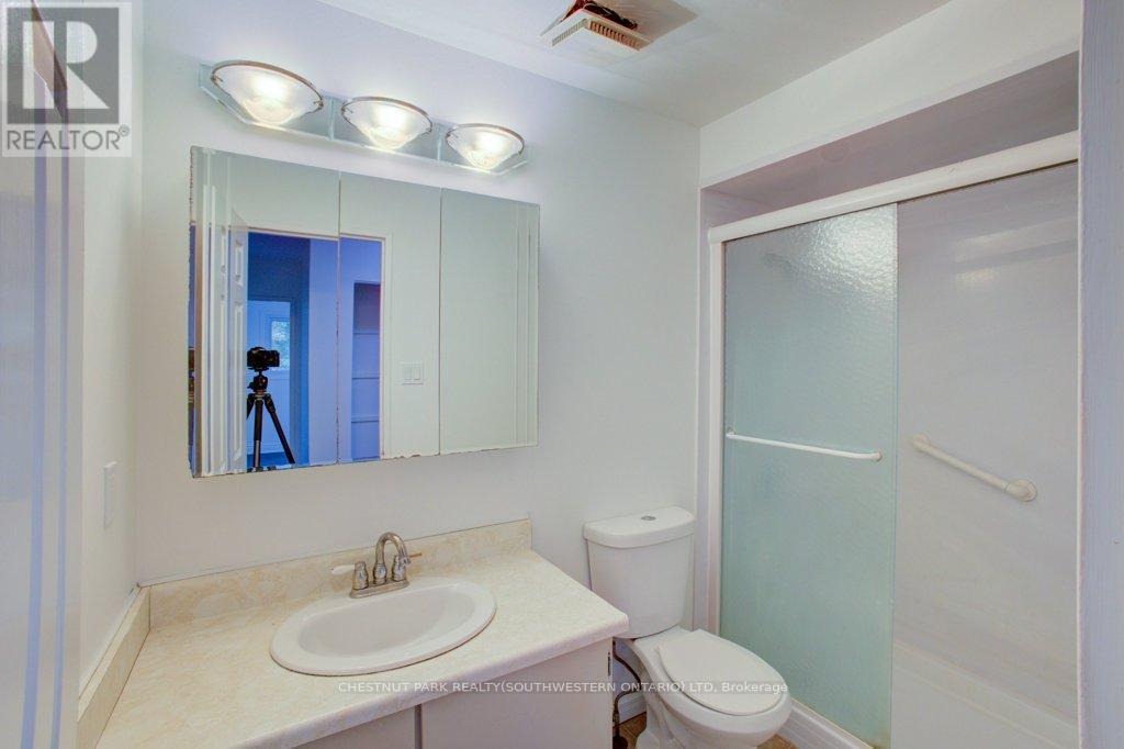 36 Fox Run, Barrie, ON - Indoor Photo Showing Bathroom