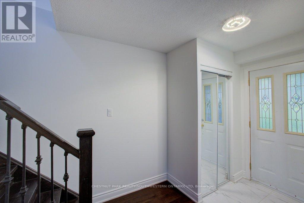 36 Fox Run, Barrie, ON - Indoor Photo Showing Other Room