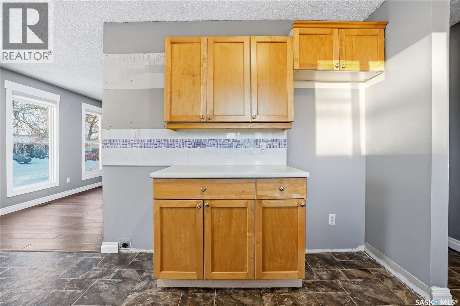 62 Vernon Crescent, Regina, SK - Indoor Photo Showing Kitchen