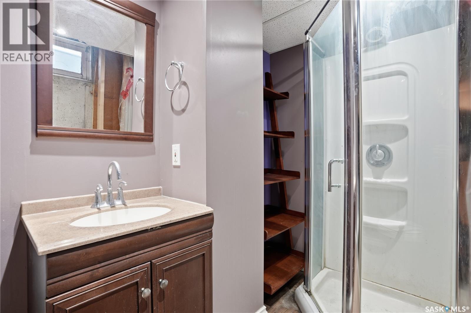 62 Vernon Crescent, Regina, SK - Indoor Photo Showing Bathroom
