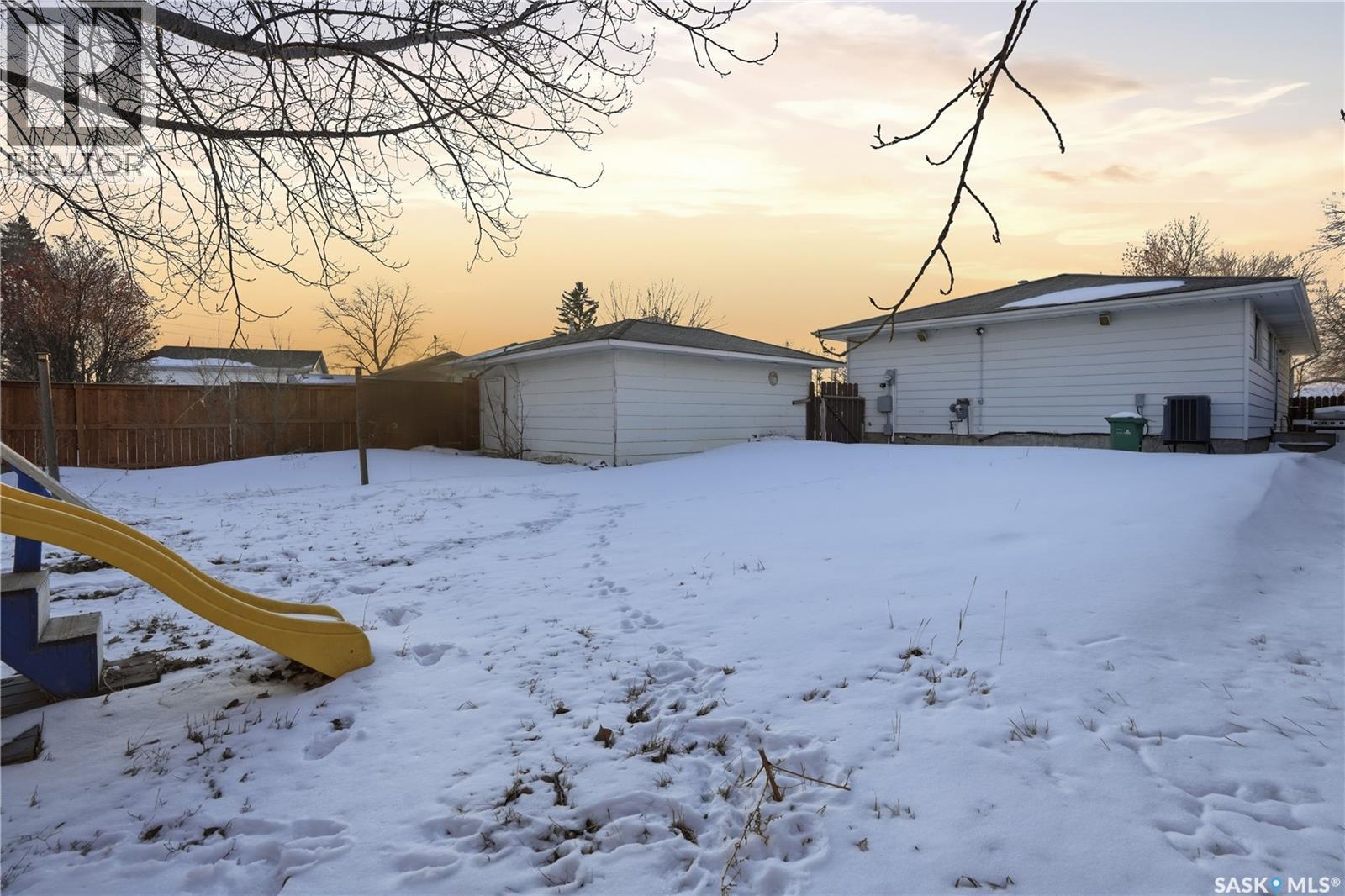 62 Vernon Crescent, Regina, SK - Outdoor