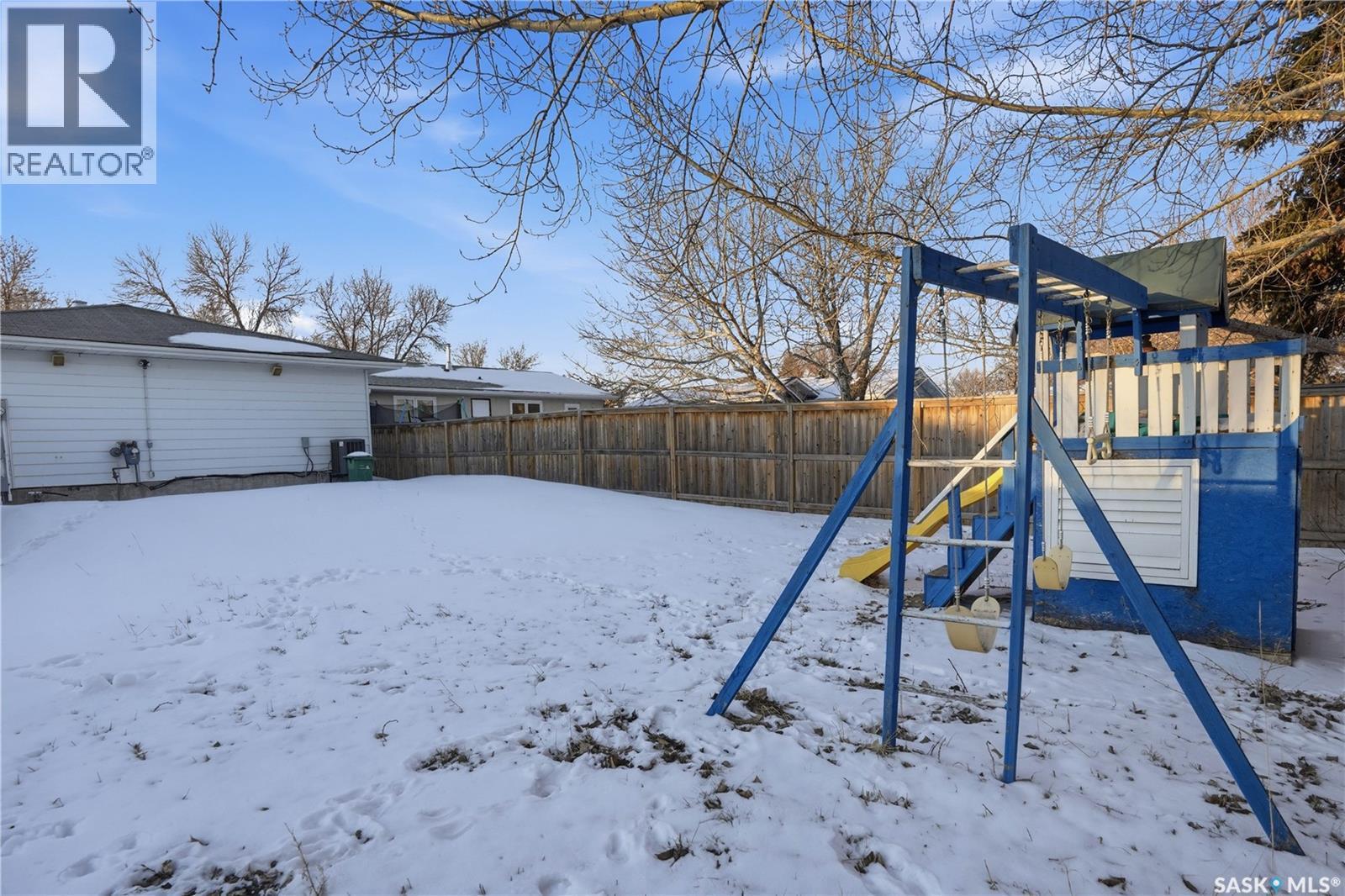 62 Vernon Crescent, Regina, SK - Outdoor